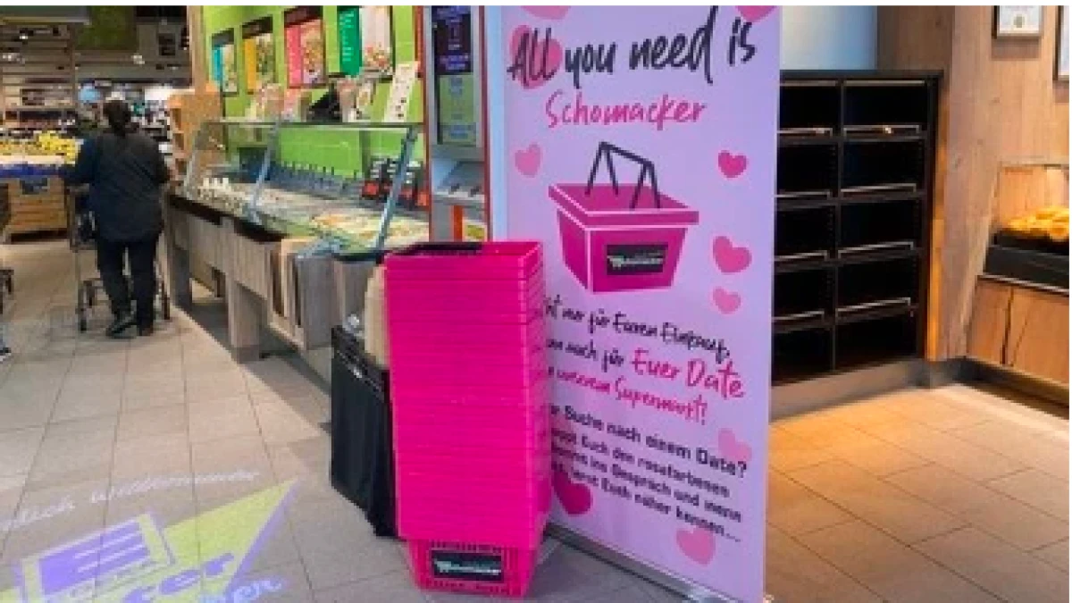 ALMANYA’DA AŞK İÇİN PEMBE ALIŞVERİŞ SEPETLERİ