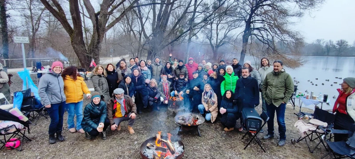 EKSİ DERECEDEKİ SUCUK EKMEK PARTİSİNE YOĞUN İLGİ