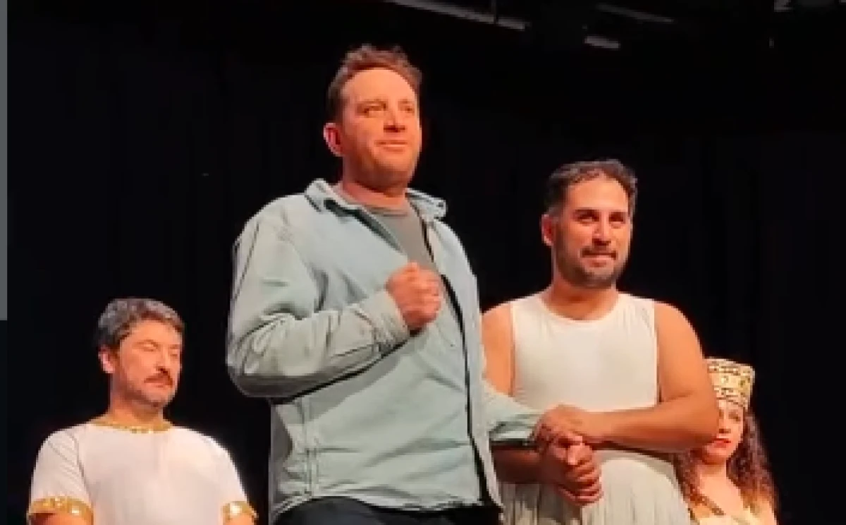 M&Uuml;JDEYİ SAHNEDEN VERDİLER: M&Uuml;NİH TİYATRO VE KİTAP FESTİVALİ&rsquo;NİN İKİNCİSİ D&Uuml;ZENLENİYOR