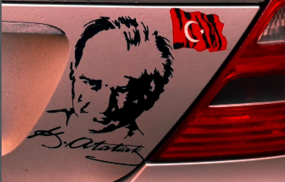 M&Uuml;NİH&rsquo;TE BİR ATAT&Uuml;RK SEVDALISI