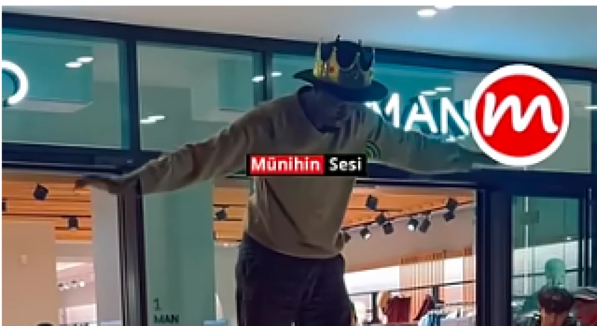 M&Uuml;NİH&rsquo;TEKİ SOKAK SANAT&Ccedil;ISI Y&Uuml;REKLERİ AĞIZLARA GETİRDİ