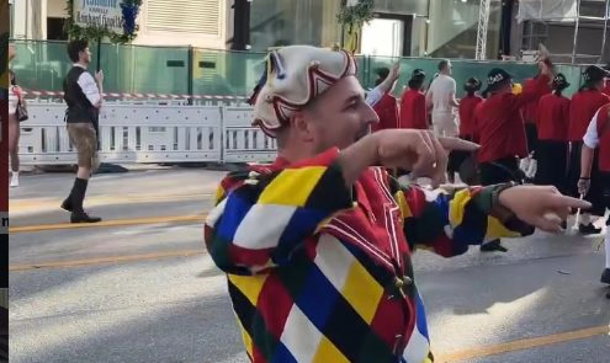 OKTOBERFEST KORTEJİ M&Uuml;NİH SOKAKLARINI RENKLENDİRDİ