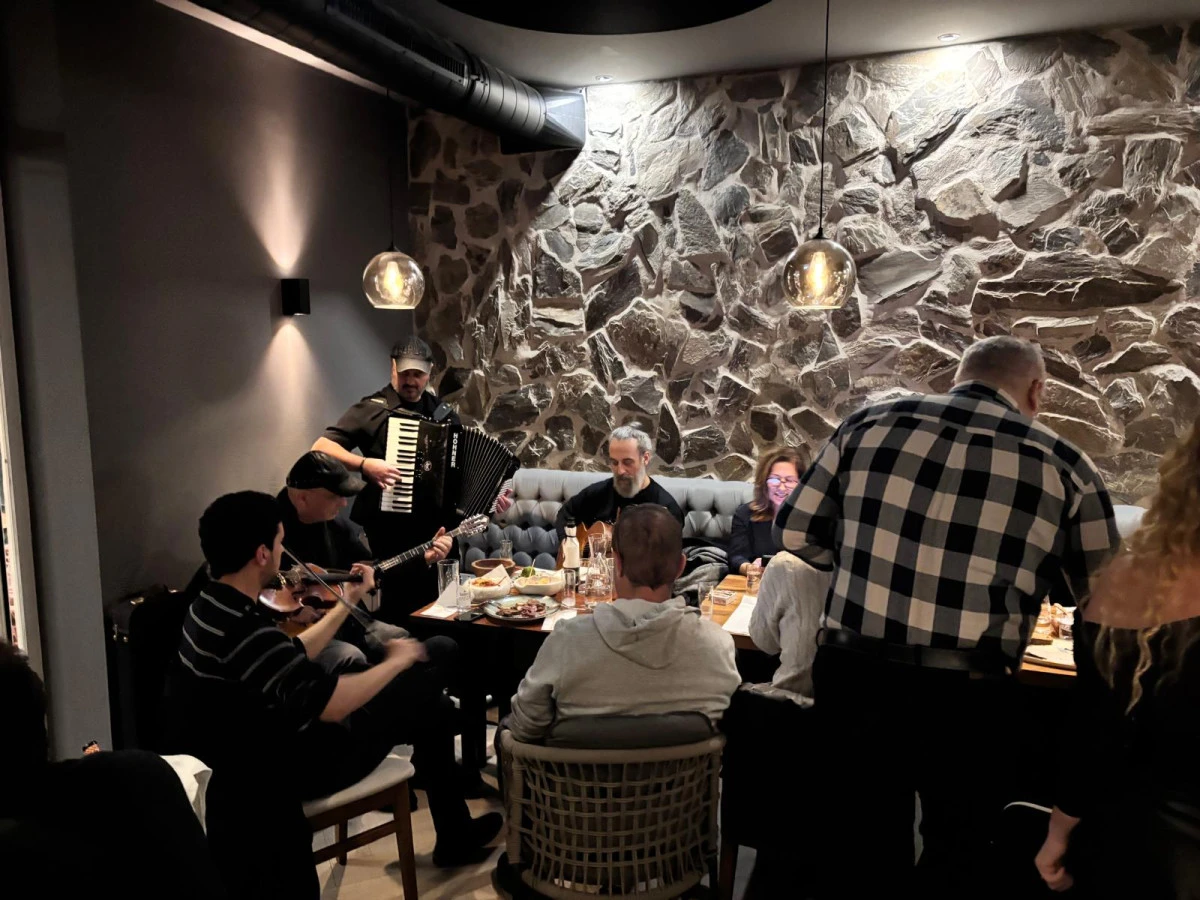 PİYA’NIN KONUĞU TÜRK VE YUNAN Misafirler / Μουσαφίρηδες OLDU