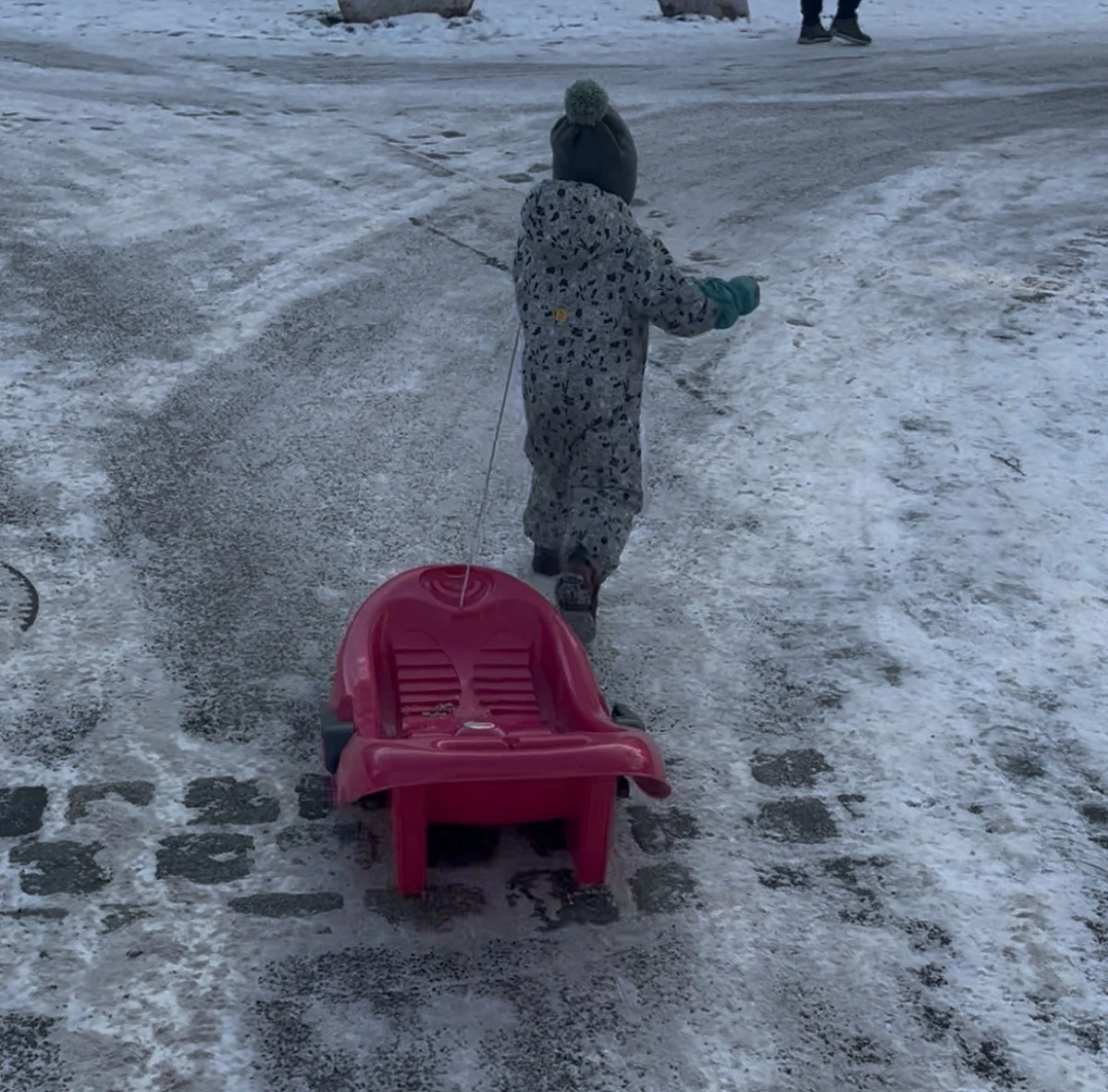 TATİLİN VE KARIN TADINI &Ccedil;OCUKLAR &Ccedil;IKARDILAR